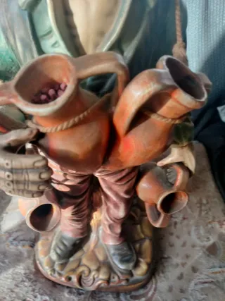 Figura artesanal hombre con cántaros