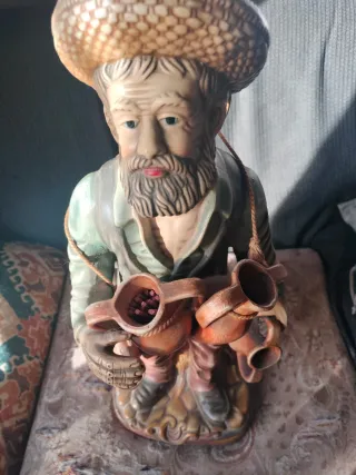 Figura artesanal hombre con cántaros