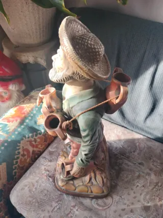 Figura artesanal hombre con cántaros