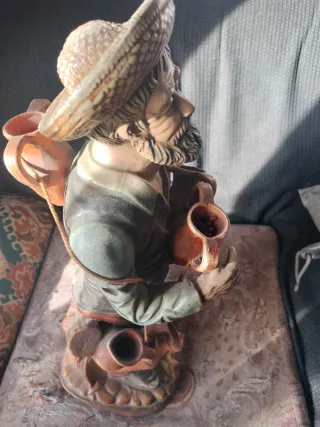 Figura artesanal hombre con cántaros