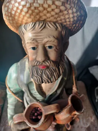 Figura artesanal hombre con cántaros