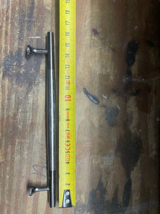 Tiradores de armario metálicos plateados. Nuevos
