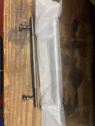 Tiradores de armario metálicos plateados. Nuevos