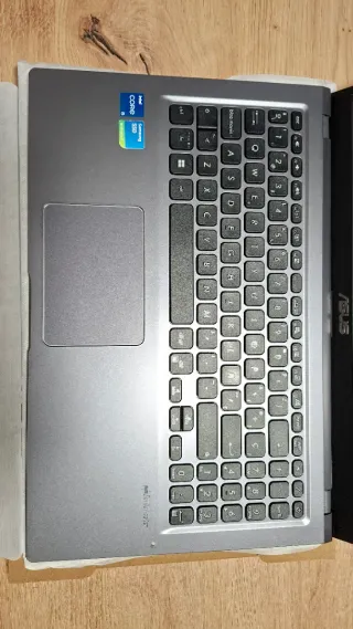 ASUS F515EA i5 24GB RAM 512GB SSD