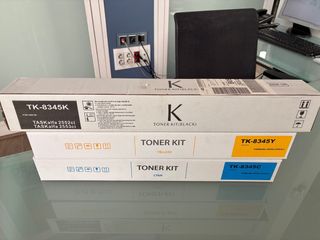 3 Tóner Kyocera TK-8345K Negro, azul y amarillo