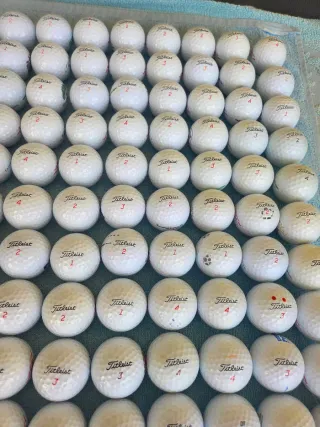 143 BOLAS DE GOLF TITLEIST