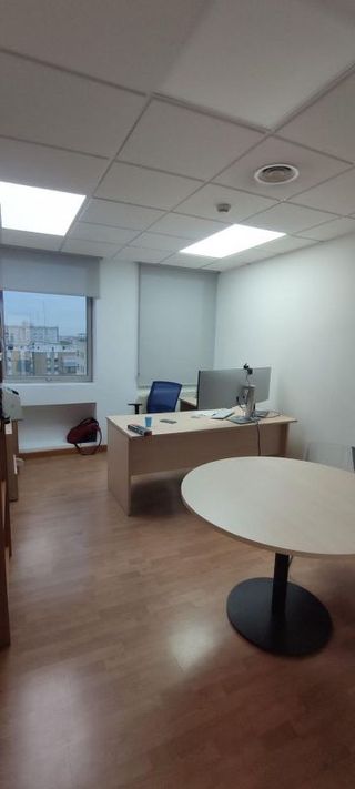 Oficina en alquiler en La Buhaira en Sevilla