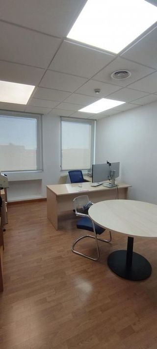 Oficina en alquiler en La Buhaira en Sevilla