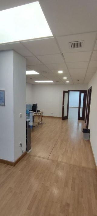 Oficina en alquiler en La Buhaira en Sevilla