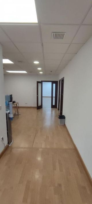 Oficina en alquiler en La Buhaira en Sevilla