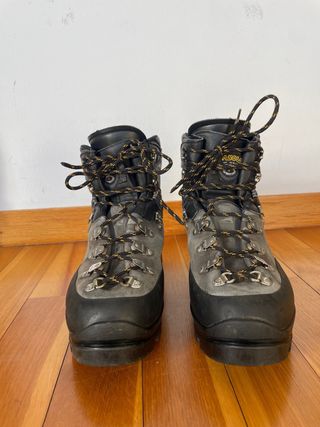 Botas Montaña Asolo 41 1/3 Goretex y Vibram