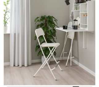 Mesa abatible pared con almacenaje. Blanco.