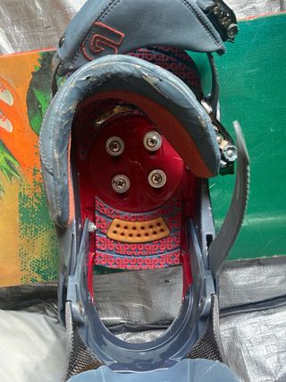 Tabla Rossignol con fijaciones Burton