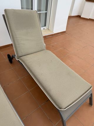 Tumbonas de metal con colchoneta (4)