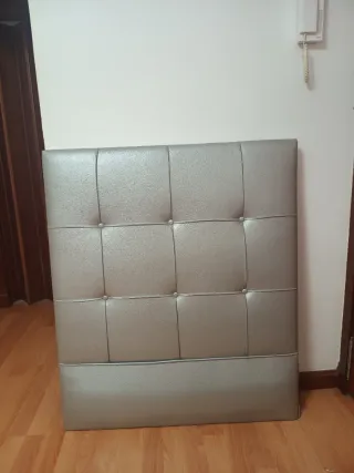 Cabecero de cama plateado