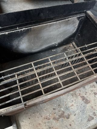 Barbacoa de metal y madera