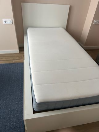 Cama individual Ikea con cajón
