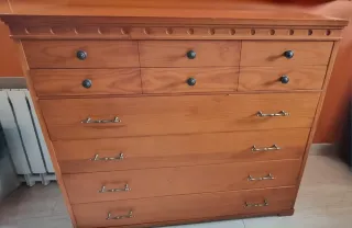 Cómoda y mesitas de noche madera