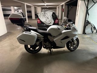 Honda VFR 800 fi con las tres maletas originales
