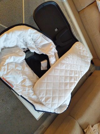 Carro Bugaboo Fox con capazo y silla de paseo.