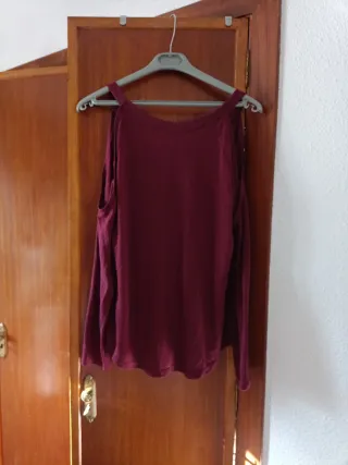 Blusa morada hombros descubiertos