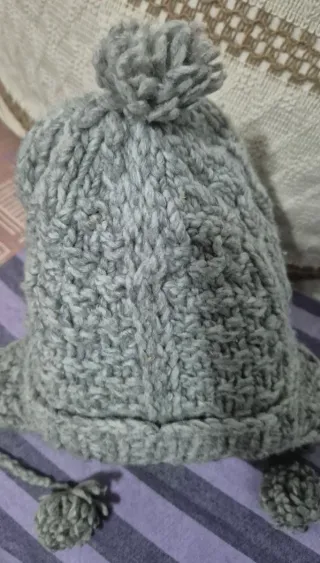 Gorro de orejeras tejido gris