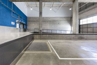 Local comercial en alquiler en Parque Atlántico - Los Arcos - Aeropuerto Viejo en Sevilla