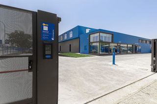 Local comercial en alquiler en Parque Atlántico - Los Arcos - Aeropuerto Viejo en Sevilla