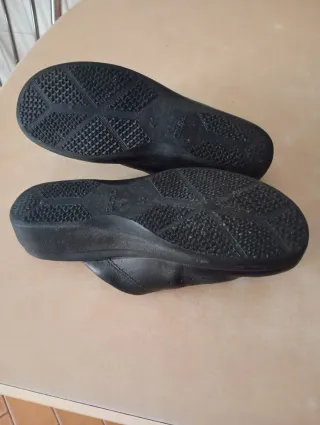 Zuecos ortopédicos negros ,marca Crube