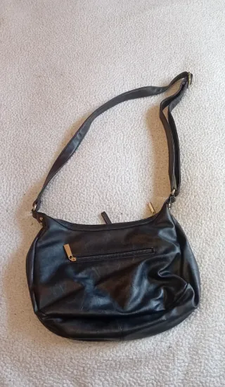 Bolso negro y dorado con estrella