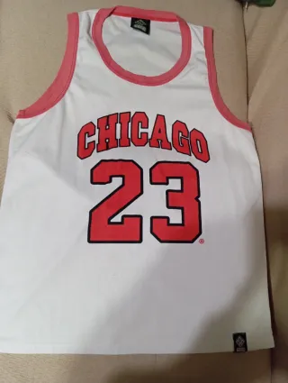 Lote 2 Camisetas: Sonic y Chicago Talla S