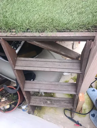 Casita de madera con tobogán