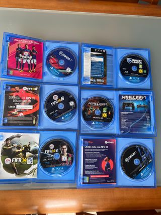 PS4 + 3 mandos + base carga + 6 juegos + más cosas