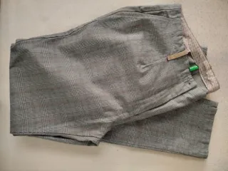 Pantalón Benetton a cuadros gris