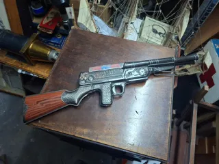 Juguete bélico antiguo