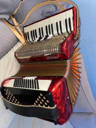 Acordeón Hohner Arietta II M 72 bajos