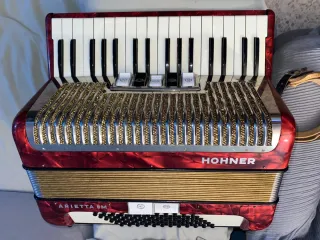 Acordeón Hohner Arietta II M 72 bajos