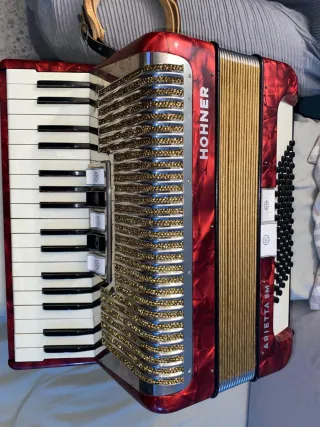 Acordeón Hohner Arietta II M 72 bajos