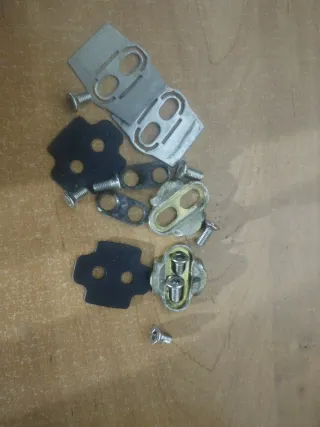 Cales Crankbrothers y protectores para zapatos