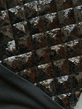 Abito nero con paillettes