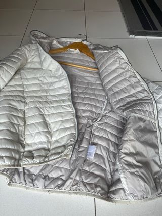 Chaqueta blanca unisex con capucha