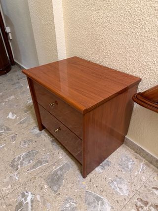 Cabecero y mesillas de madera