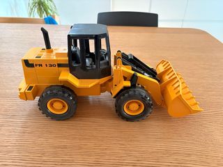 Escavatore da costruzione giallo marca bruder