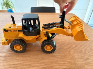 Escavatore da costruzione giallo marca bruder