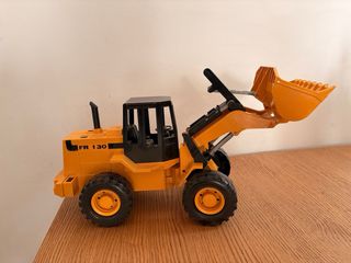 Escavatore da costruzione giallo marca bruder