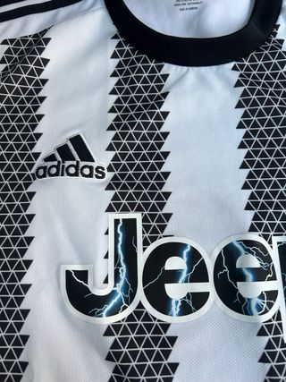 Camiseta Adidas Juventus 22/23 puesta 1 vez