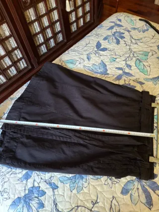 Falda negra envolvente