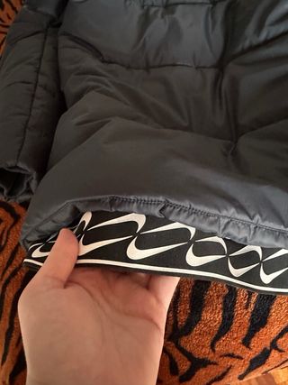 Abrigo largo acolchado Nike negro