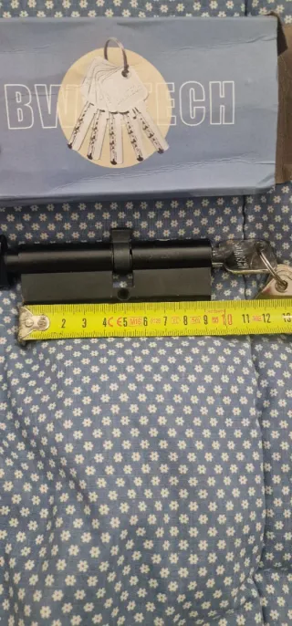 Serratura porta con chiavi