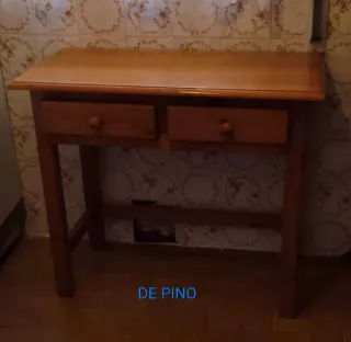 Mesa de estudio de madera